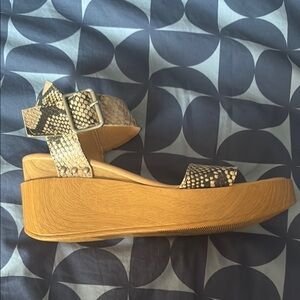 Universal Thread Tan Wedge Shoes with Chic Design